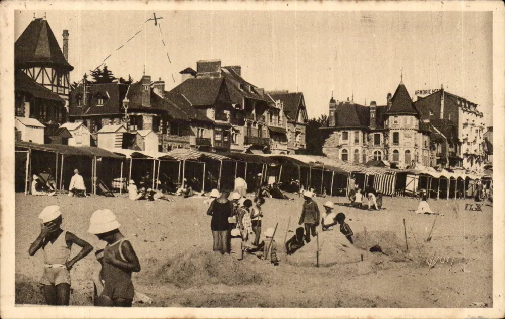 Praia de La Baule — Vista da praia e do Hotel Armoric — Edições d'Art Yvonne - Frente
