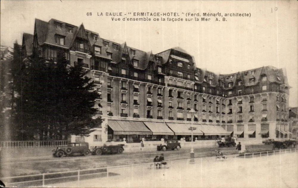 La Baule — Hermitage-Hotel — Gesamtansicht der Seefassade — (Ferd. Ménard, Architekt) - Vorderseite