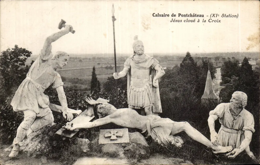 Calvarien von Pontchâteau — 11. Station — Jesus am Kreuz genagelt - Vorderseite