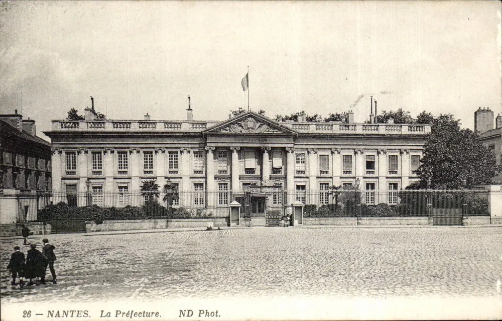 NANTES — A Prefeitura — ND Phot. - Frente
