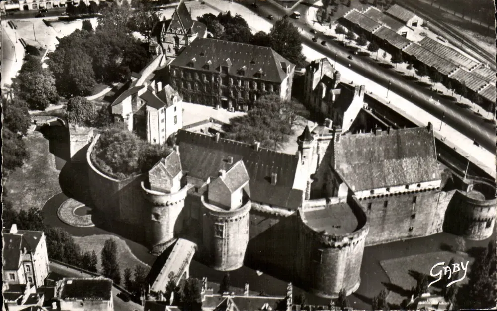 Schloss der Herzogin Anne — Luftbild — Gaby - Vorderseite