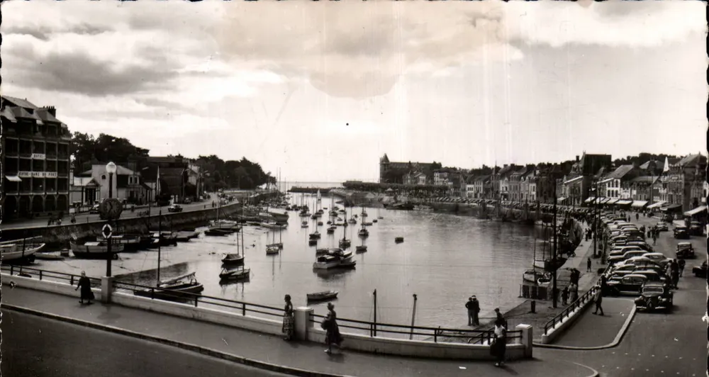 Le Pouliguen (L.-Inf.) — Le Port — Photomaton - Voorkant
