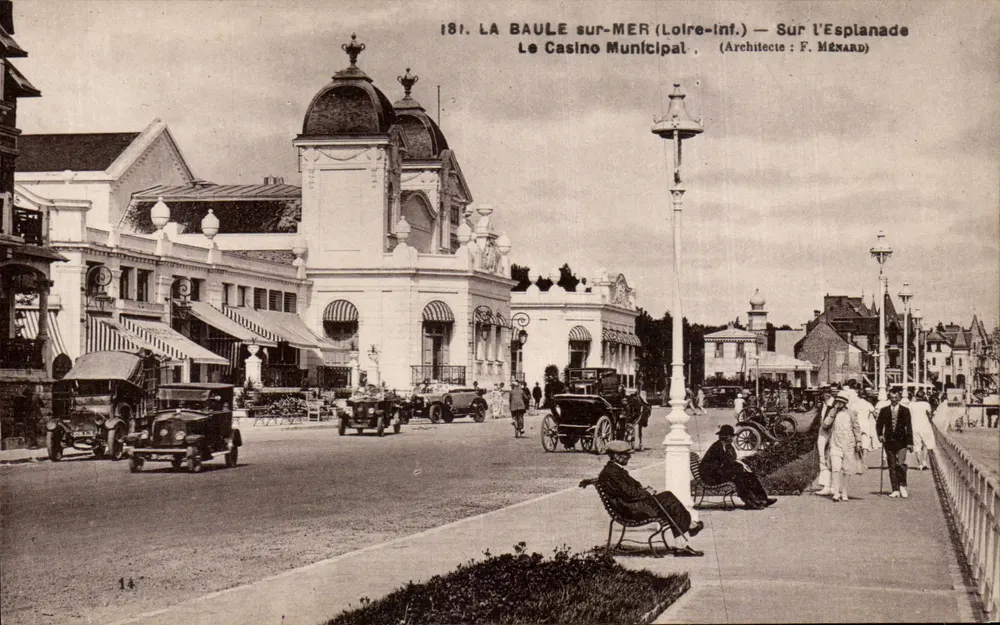 La Baule-sur-Mer (Loire-Inf.) — Auf der Esplanade — Das Municipale Casino — Architekt: F. Ménard - Vorderseite
