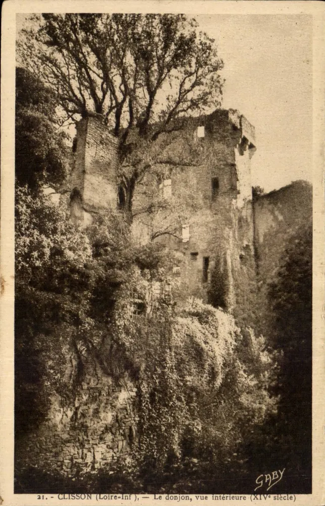 Clisson (Loire-Inf.) — O donjon, vista interna (século XIV) — Gaby - Frente