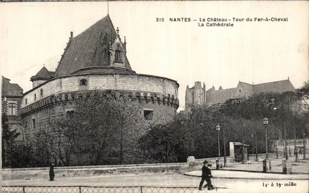 NANTES — Schloss - Eisenpferreturm — Kathedrale — F. Chapel, Verlag Nantes - Vorderseite