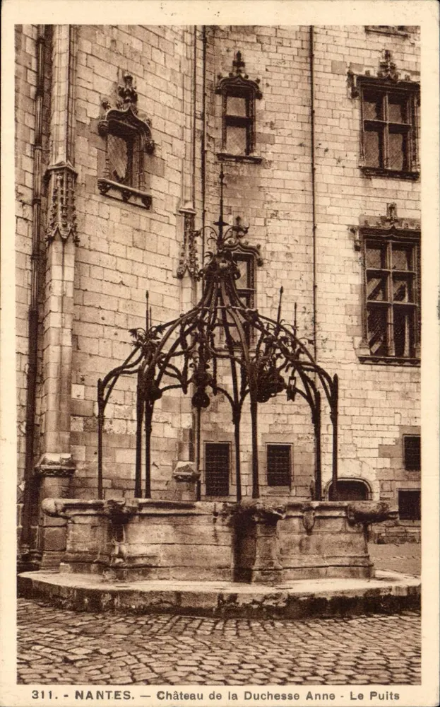 NANTES — Schloss der Herzogin Anne — Der Brunnen — Verlag Laigle, Nr. 311 - Vorderseite