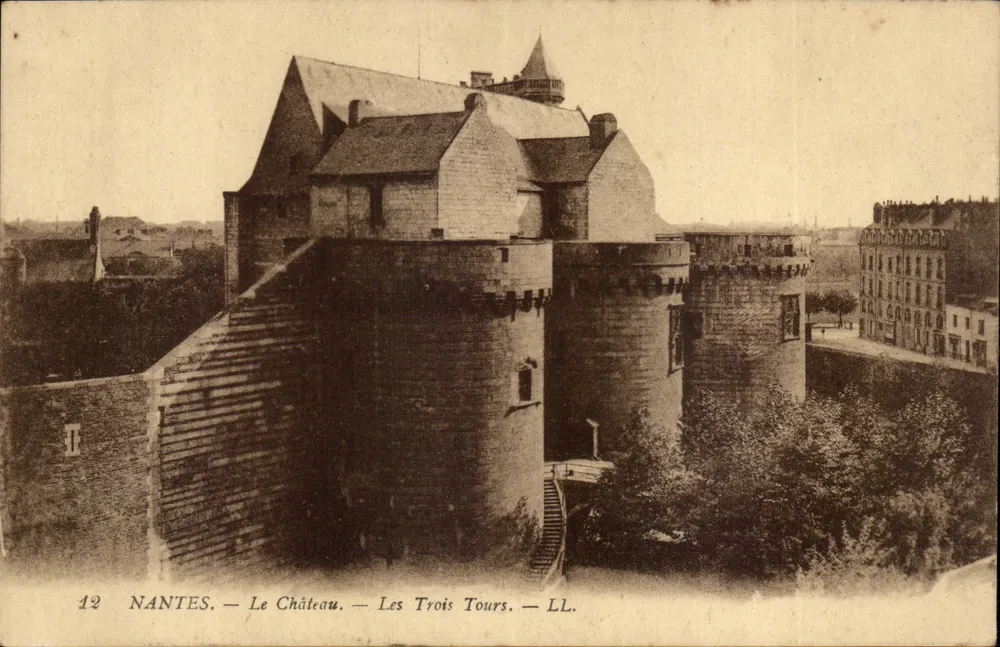 NANTES — Das Schloss — Die Drei Türme — LL. — N° 12 - Vorderseite