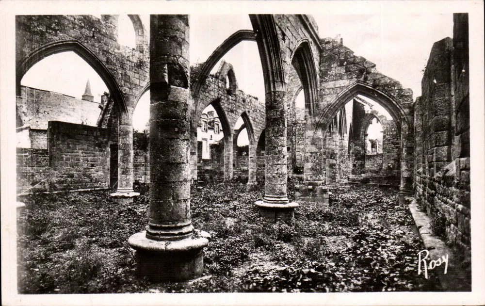 Ruínas internas da Igreja de Nossa Senhora do Mûrier — Batz-sur-Mer (Loire-Inf.) — editor F. Chaipel, Nantes - Frente