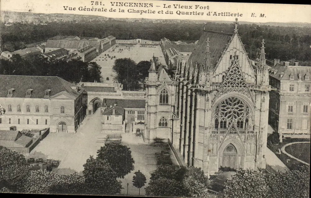 Vincennes — Le Vieux Fort — Allgemeiner Blick auf die Kapelle und das Artillerieviertel — E.M. - Vorderseite