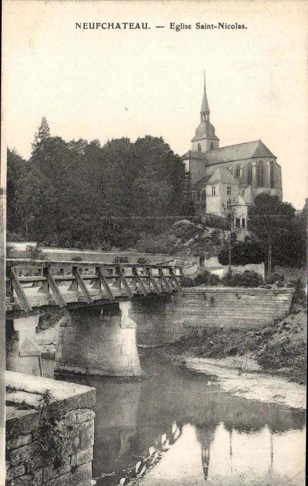 Neufchâteau — Chiesa di San Nicola — vista con ponte di legno sul fiume - Recto