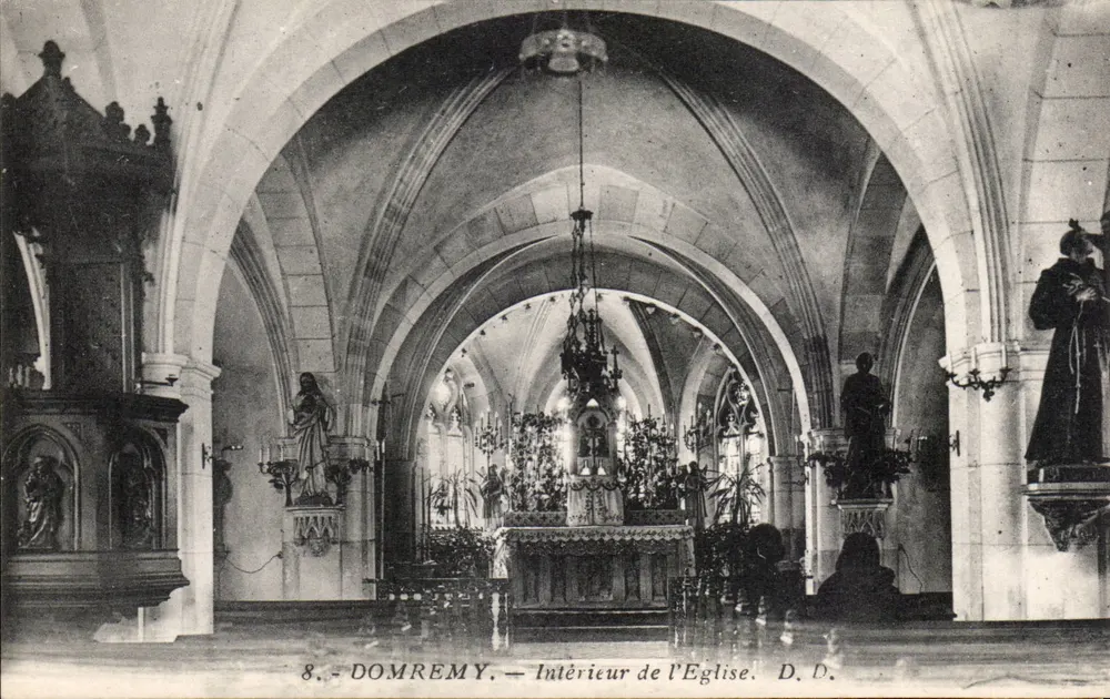 Domrémy — Interior da Igreja — D. D. - Frente