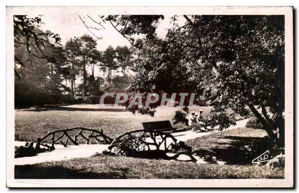 Luc-sur-Mer — Park des Rathauses — Verlag REAL-PHOTO, Straßburg, n° 123 - Vorderseite