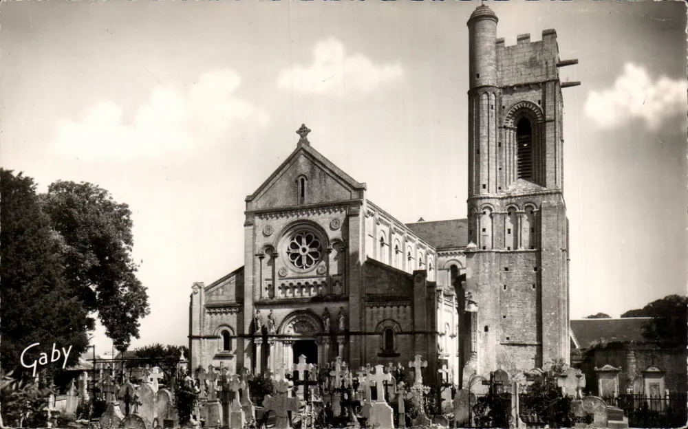 Luc-sur-Mer — L'Église et la Vieille Tour — Éditions Gaby - Vorderseite