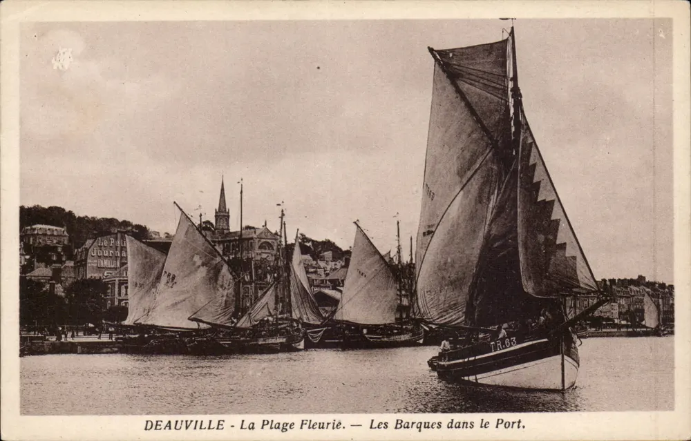 Deauville - A Praia Florida — Os Barcos no Porto. - Frente