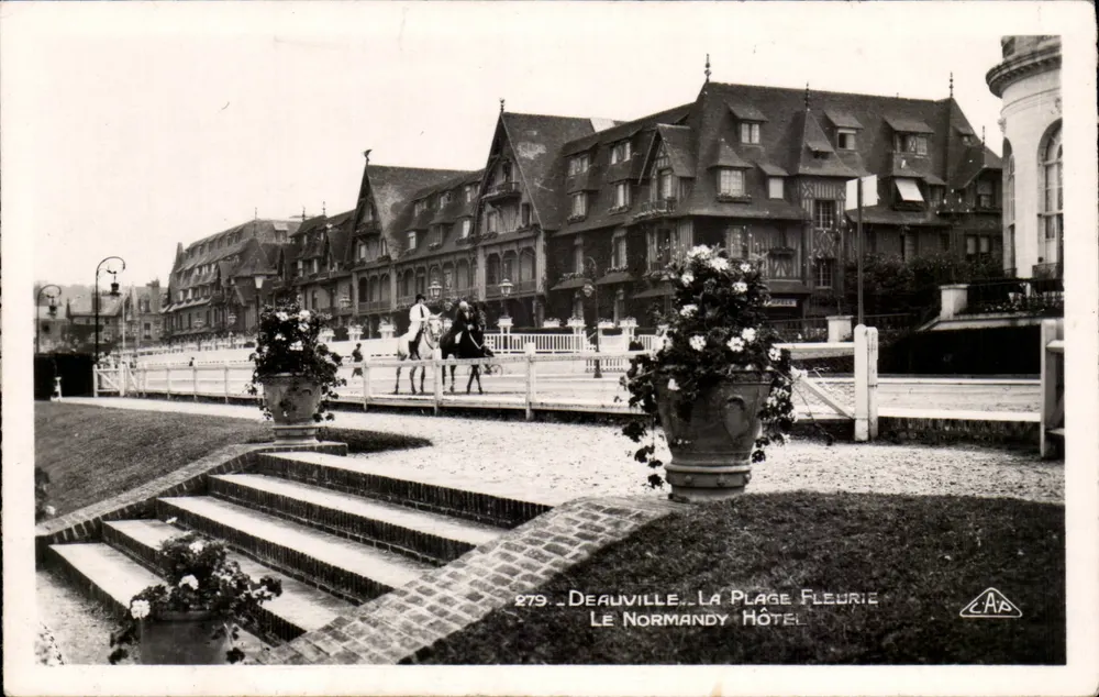 Deauville - A Praia das Flores - O Hotel Normandy — editor C.A.P. n°279 - Frente