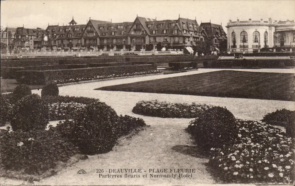 Deauville - Praia Florida — Parterres floridos e Hotel Normandy — editor: Antigos Artes Personalizados, Strasbourg - Frente