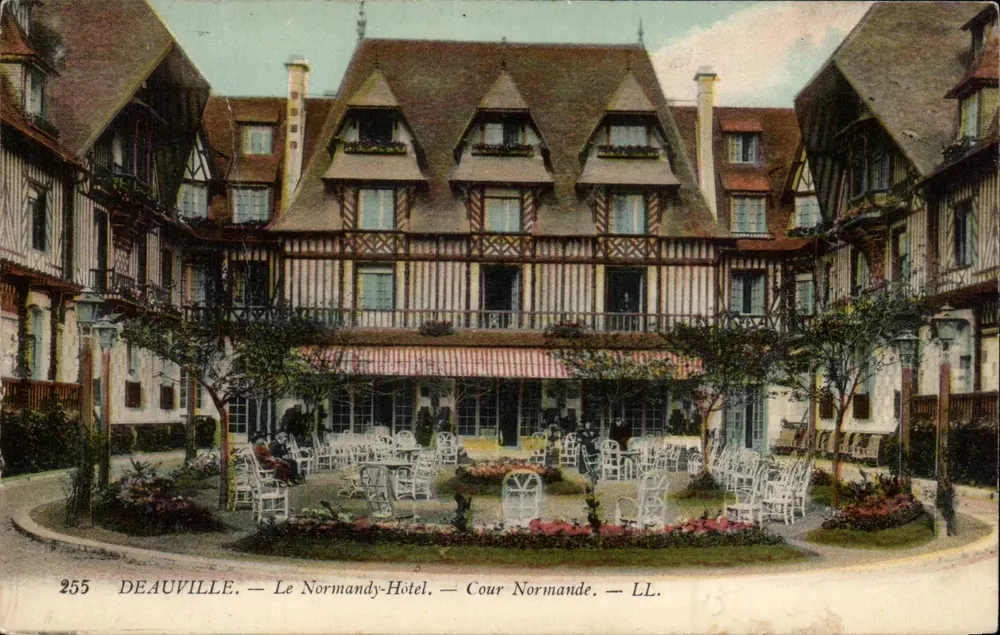 Deauville — O Hotel Normandy — Cour Normande — LL. — n° 255 - Frente