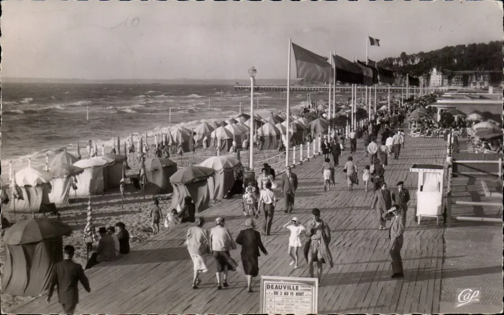 Deauville - A Praia Florida — As Planches e a Praia com maré alta — Cap - Frente
