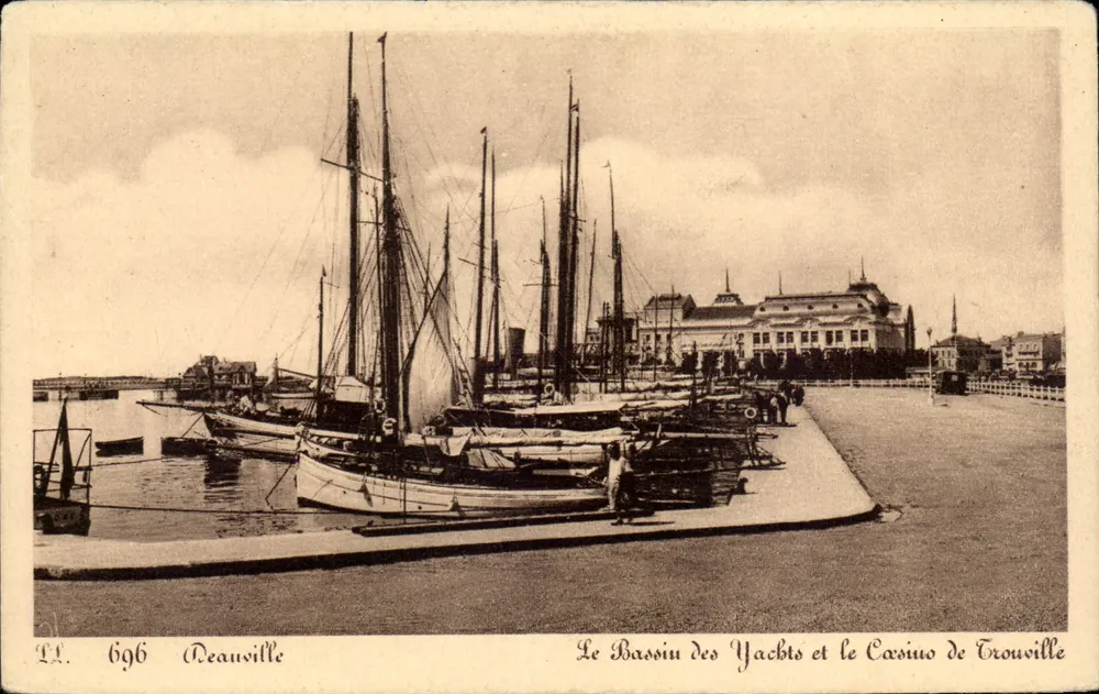 Der Yacht-See und das Casino von Trouville — Deauville, LL. 696 - Vorderseite