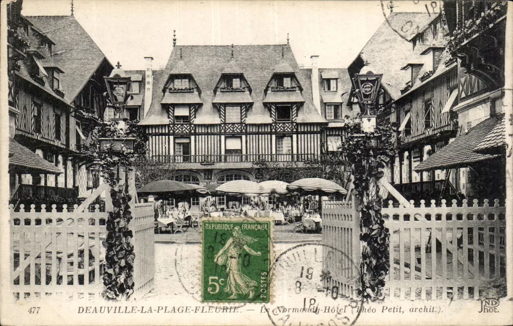 Deauville-La-Plage-Fleurie — Hotel Normand — Théo Petit, architekt - Awers