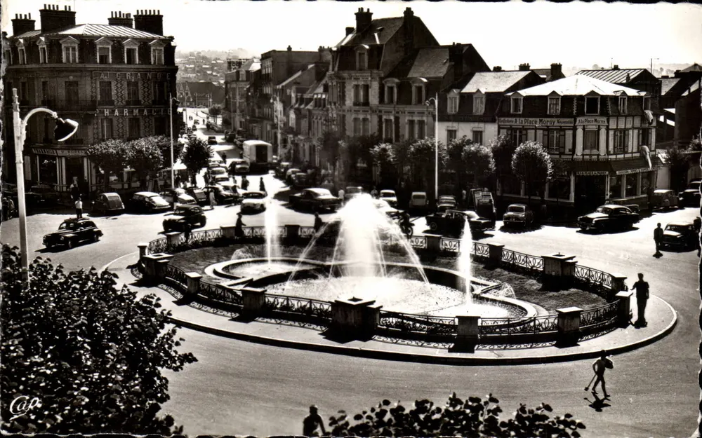 Deauville - Place de Morny — Ansicht der Fontäne — Réal-Photo - Vorderseite