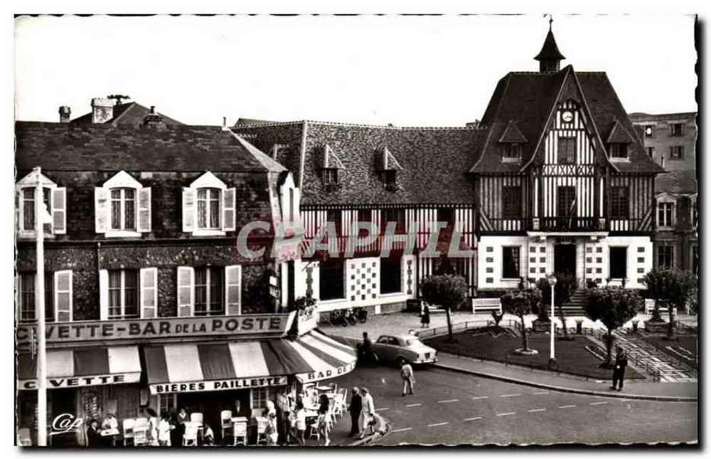 Deauville - Blütenstrand — La Civette de la Poste und die Mairie - Vorderseite