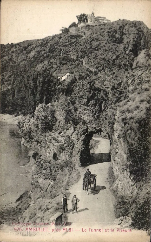 Ambialet, nahe Albi — Der Tunnel und das Priory - Vorderseite