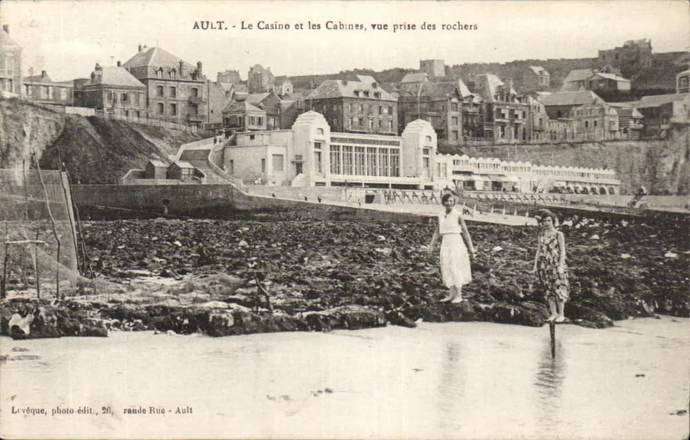 Ault - Das Casino und die Kabinen, Ansicht vom Felsen — Levéque, Fotoedition, 26, rande Rue - Ault - Vorderseite
