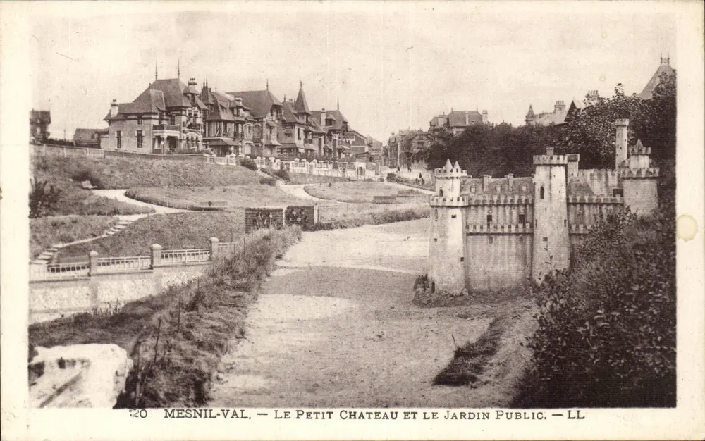 Mesnil-Val — Das kleine Schloss und der öffentliche Garten — LL - Vorderseite