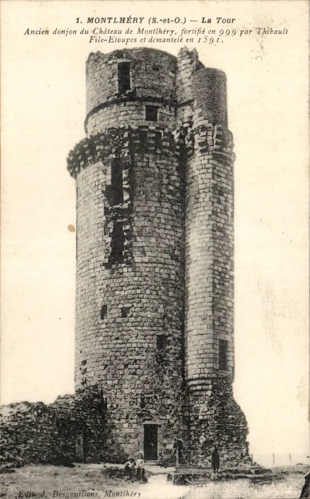 Montlhéry (S.-et-O.) — A Torre, antigo donjon do castelo de Montlhéry, fortificado em 1591 por Thibault - Frente