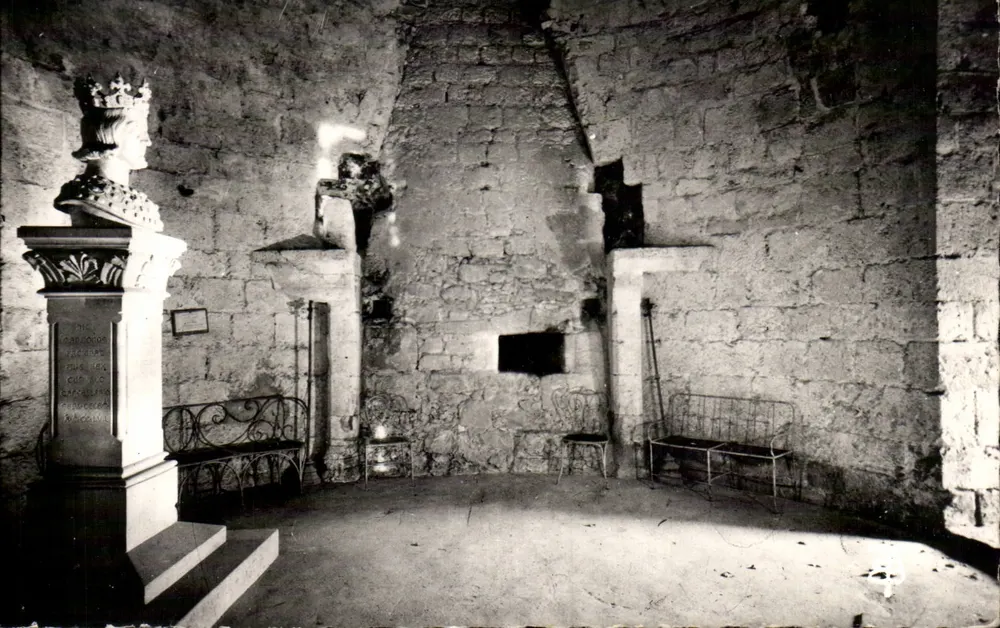 Interior da cidade escondida em Dourdan — Foto B. du Boullay — Editor: Foto B. du Boullay - Frente