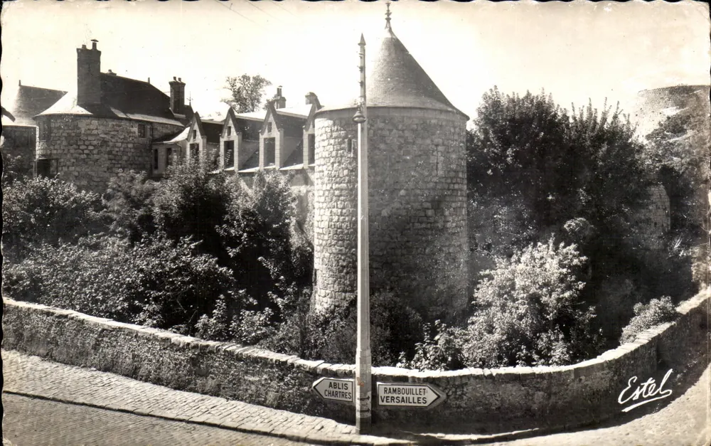 Zamek w Châteaubriant — widok z fortifikacji — Estel - Awers