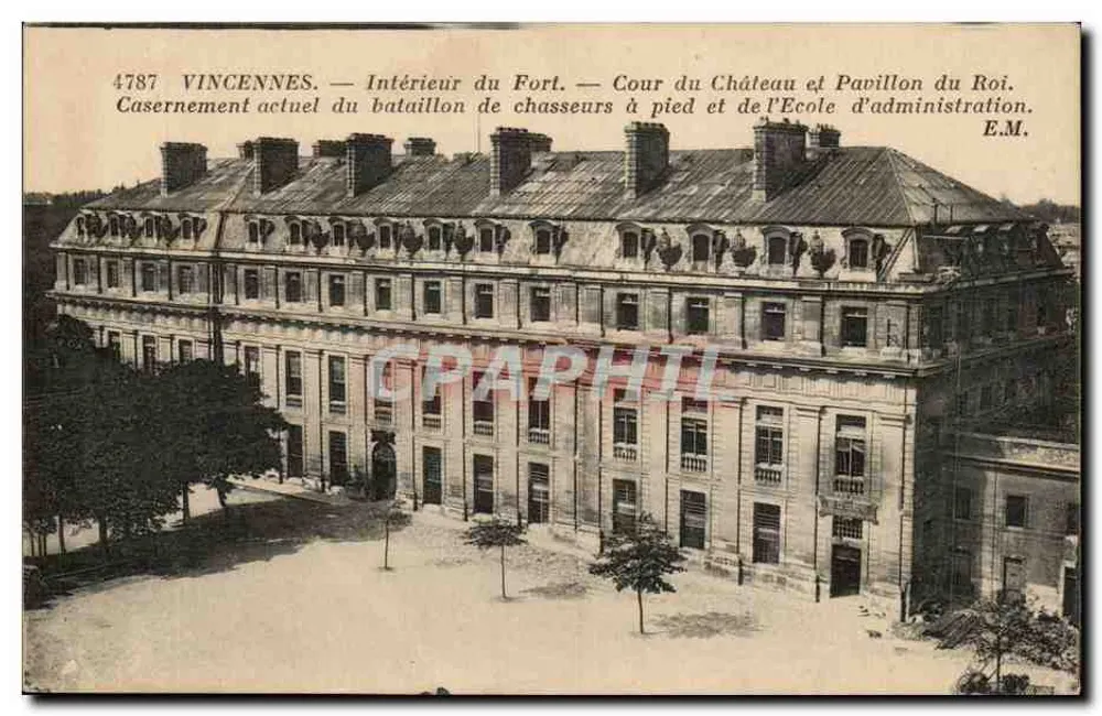 Vincennes — Innenraum des Forts — Hof des Schlosses und Pavillon des Königs. Derzeitige Kasernen des Bataillons der Jäger und der Verwaltungsakademie. E.M. n°4787 - Vorderseite