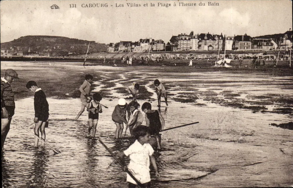 Cabourg — Die Villen und die Strandpromenade zur Badezeit — Verlag: Die Villen und die Strandpromenade zur Badezeit, n° 131 - Vorderseite