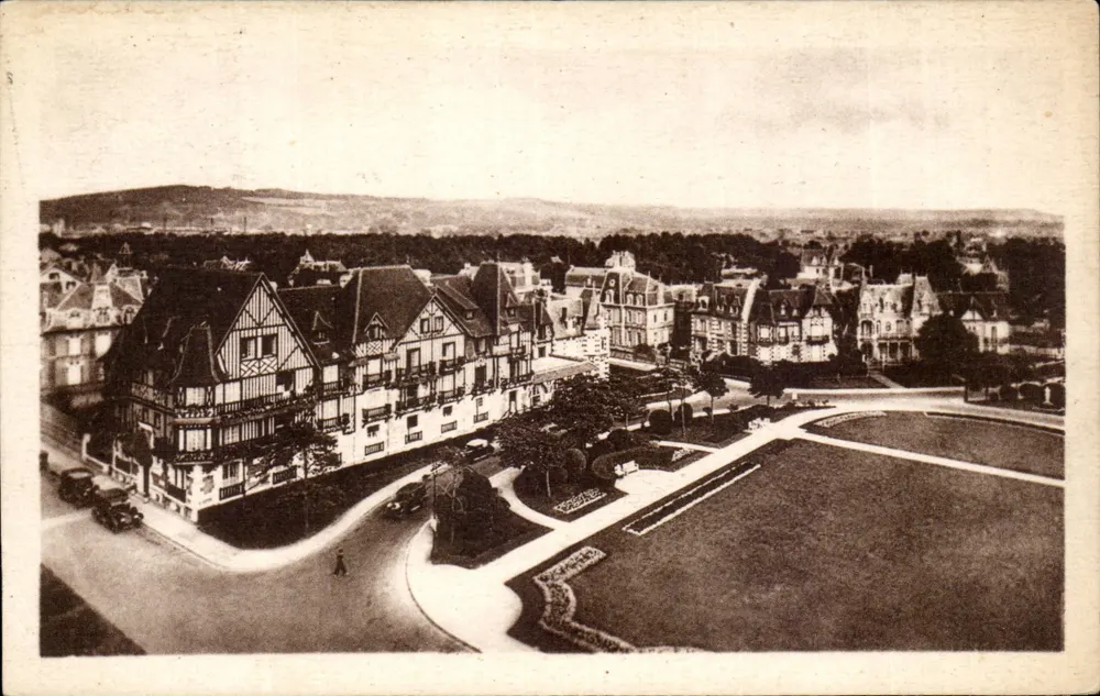 Cabourg — Panorama e os Jardins — CM dos Arts Fotomecânicos - Frente