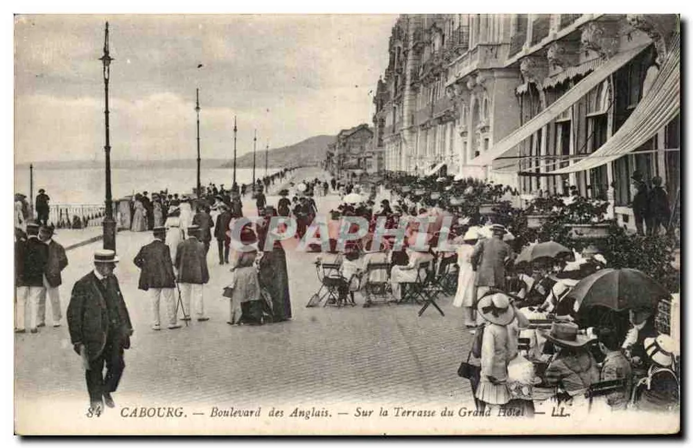 Cabourg — Boulevard des Anglais — Sur la Terrasse du Grand Hôtel — LL - Vorderseite
