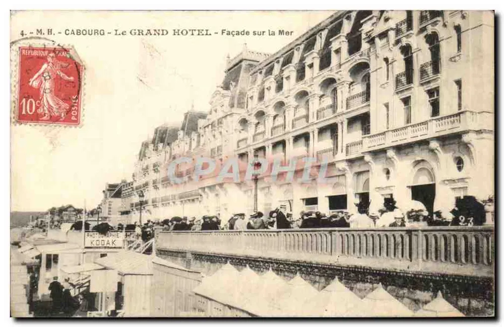 Cabourg - Das Grand Hotel - Fassade am Meer - Kodak - Vorderseite