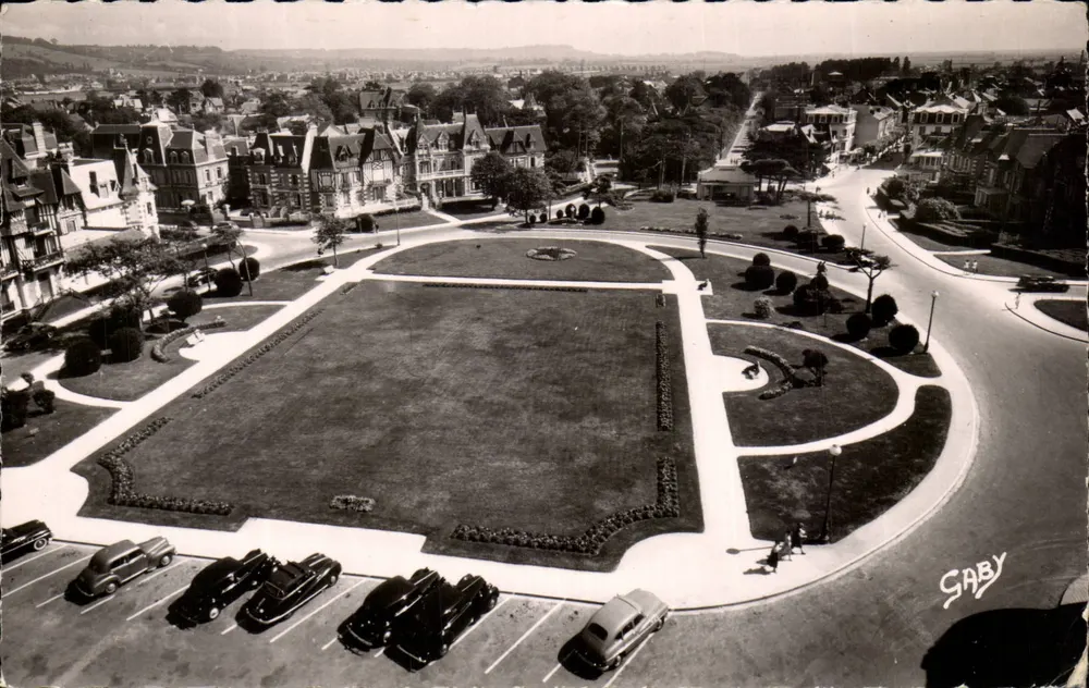 Place du Château — Cabourg — Editor Gaby, n° 14 - Frente