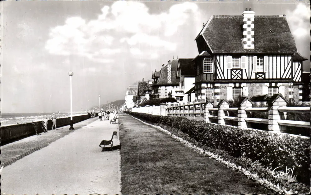 Cabourg — Promenade des Anglais — Gaby - Frente