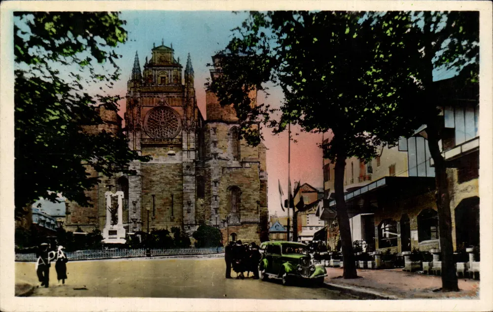 Rodez (Aveyron) — Avenue Victor Hugo und Place d'Armes — Les Cartes d'APAPOUX - Albi - Vorderseite