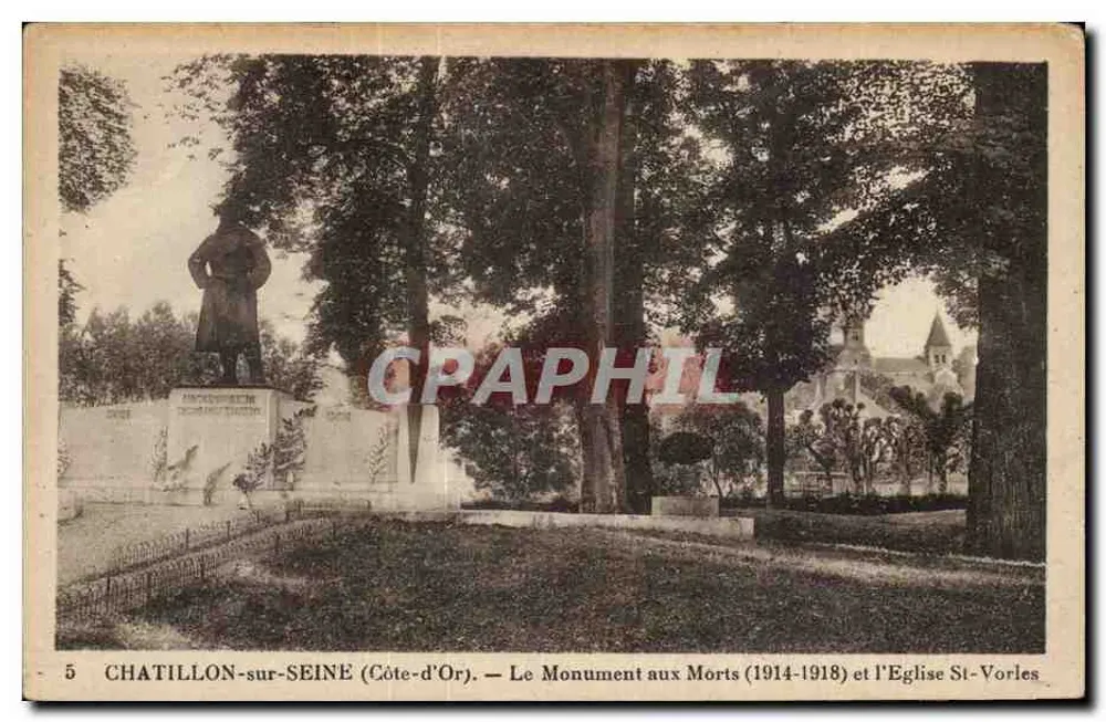 Chatillon-sur-Seine (Côte-d'Or) — Der Kriegsdenkmal (1914-1918) und die Kirche St. Vorles - Vorderseite