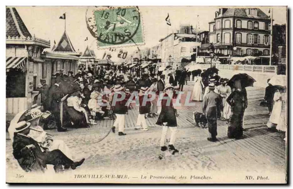 TROUVILLE-SUR-MER — A Promenade des Planches — ND. Fot. - Frente