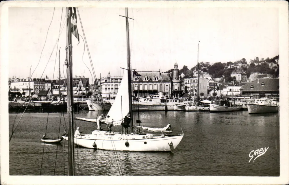 Porto de Trouville — vista do porto com barcos a vela — Edições Caby - Frente