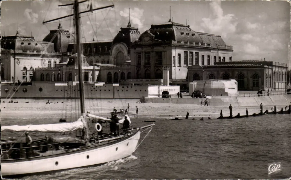 TROUVILLE - Die Königin der Strände - Das Casino — Verlag Réel-Photo, Nr. (33) - Vorderseite