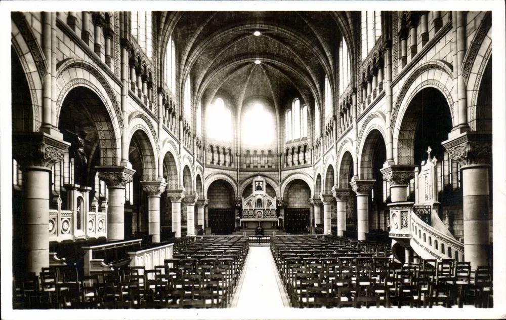 Kirche Notre-Dame du Perpétuel Secours — Asnières (Seine) — M. Nasousky, Architekt - Vorderseite