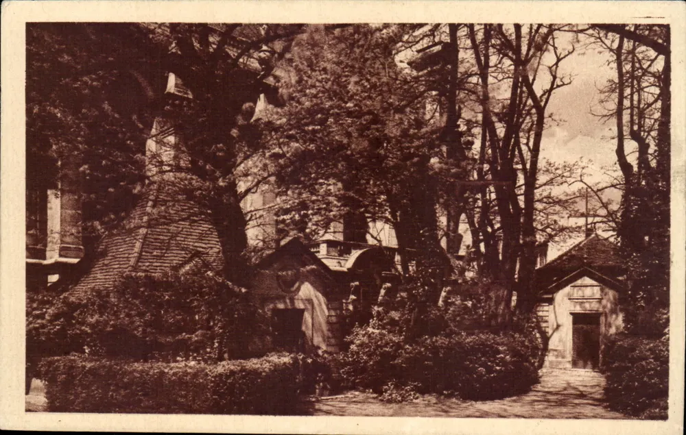 Seminário Saint-Sulpice — Nossa Senhora de Todas as Graças e o monumento 'Bosquet' — Issy-les-Moulineaux — Foto J. Collas, n°23 - Frente