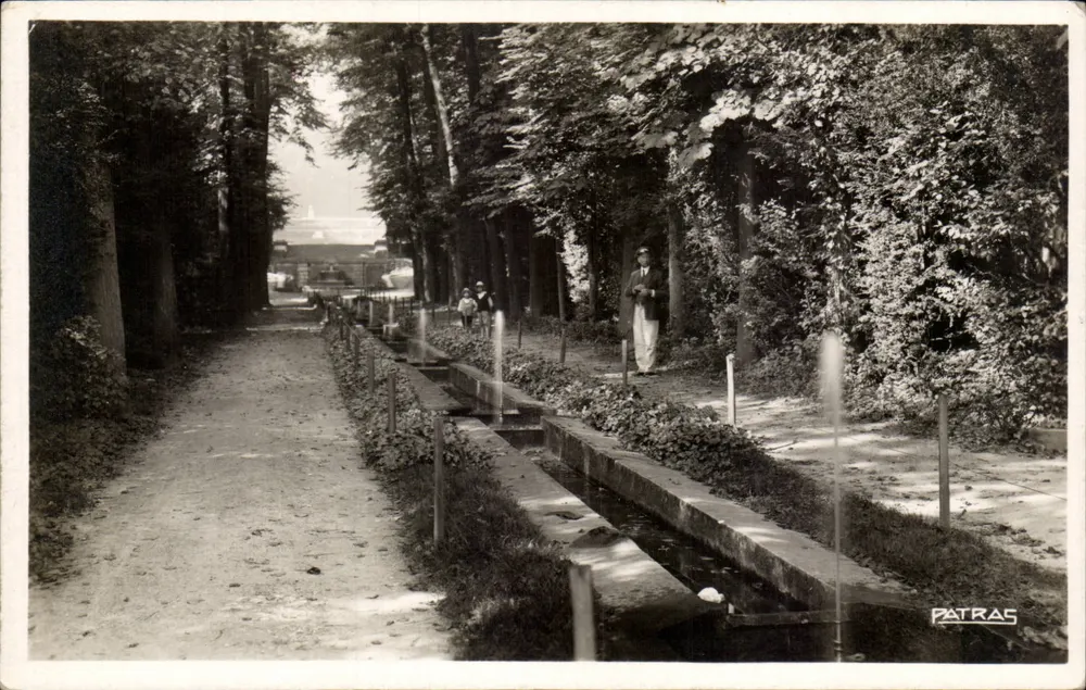 Saint-Cloud — A Avenida das Goulottes — PATRAS - Frente