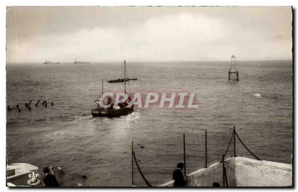 Courselles - O porto — vista marítima com barco e farol — editor C.A.P. (série 164) - Frente