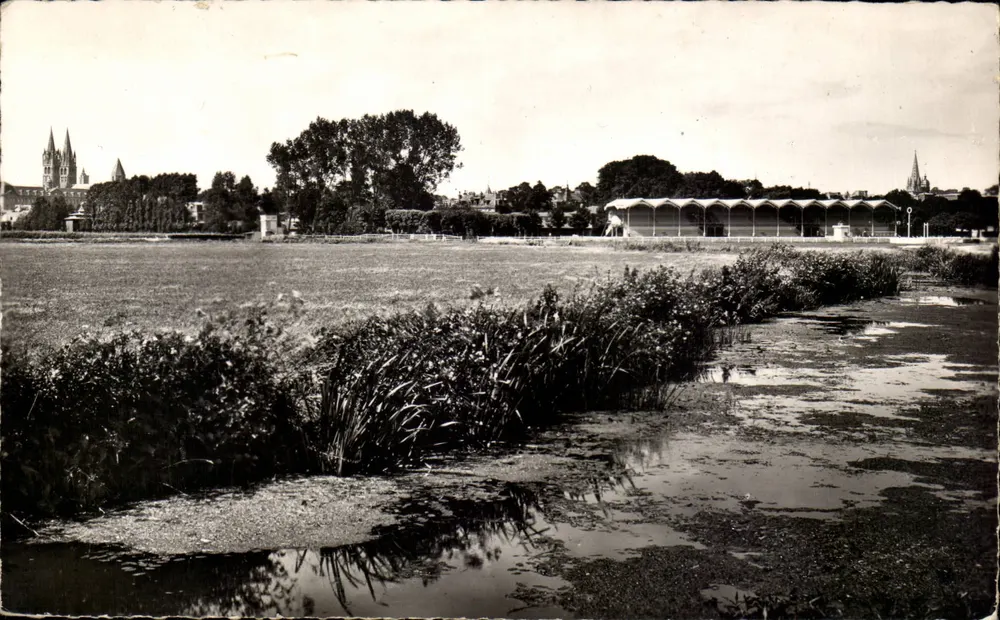 Caen — As Tribunas do Campo de Corridas — Edições FINEGÉ - Frente