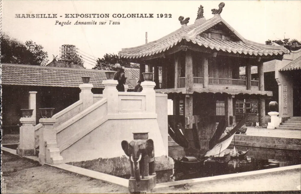 Marseille - Kolonialausstellung 1922 — Annamitische Pagode auf dem Wasser - Vorderseite